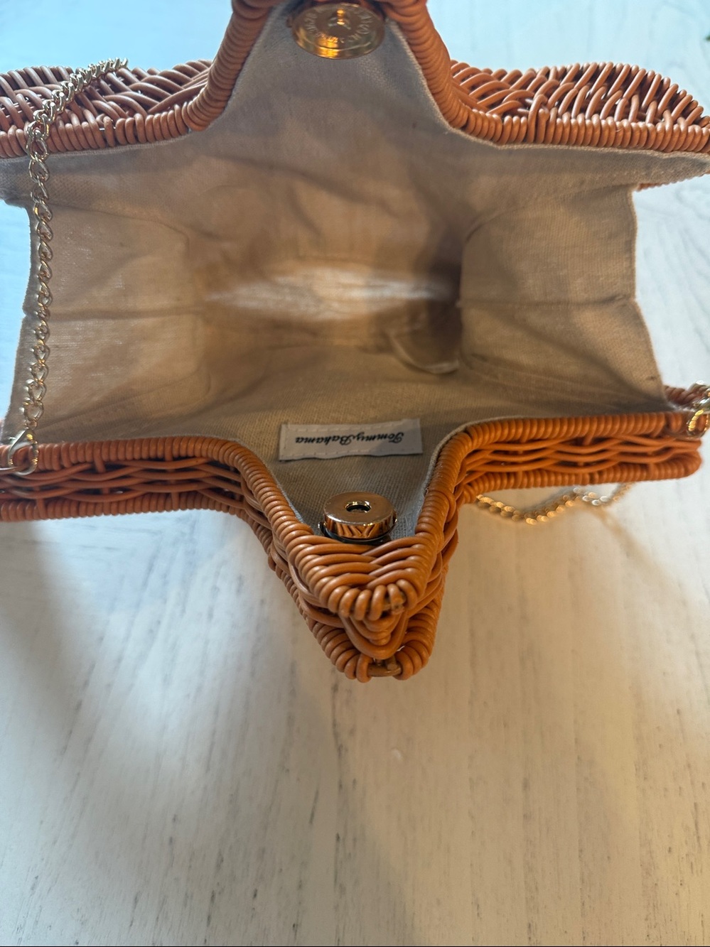 New Tommy Bahama Woven Starfish Crossbody Bag with Gold Chain - Picture 13 of 13
